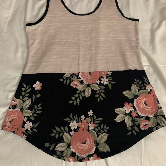 SOLD Lularoe tank top - Picture 5 of 6